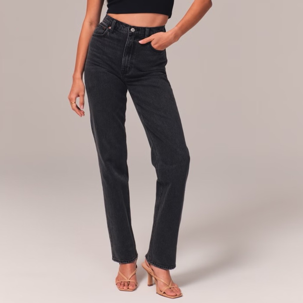 Abercrombie Curve Love Ultra High-Rise 90s Straight Jeans - Black
